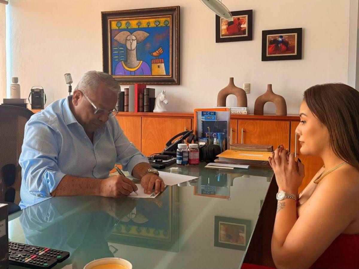 Elsa Oseguera confirma su regreso a la televisión: Gracias por tan jugosa y tentadora firma