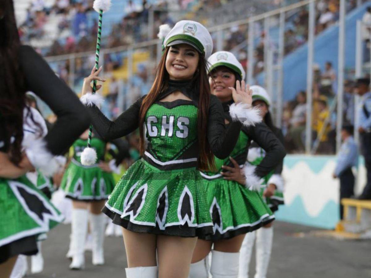 Por segunda vez, Michelle Sánchez vuelve a robar suspiros en los desfiles patrios