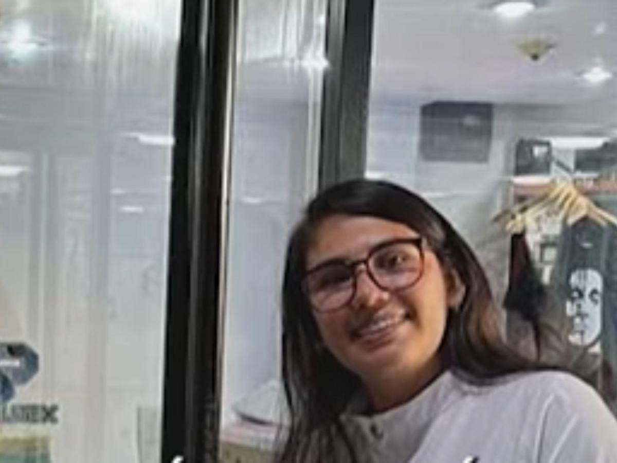 Las jóvenes condenadas a 10 años de cárcel por crear camisetas con estatua caída de Chávez