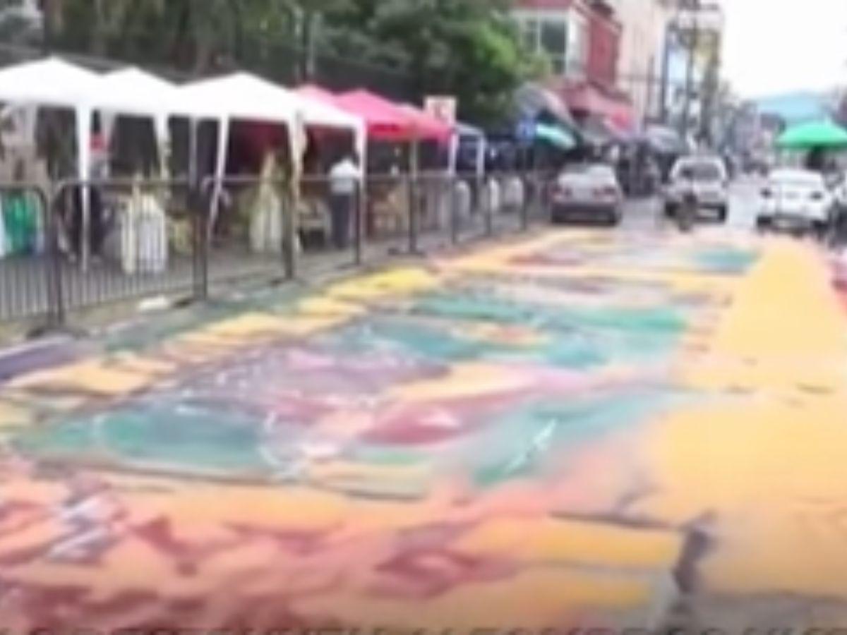 Fuertes lluvias destruyen coloridas alfombras elaboradas para la Semana Santa en SPS