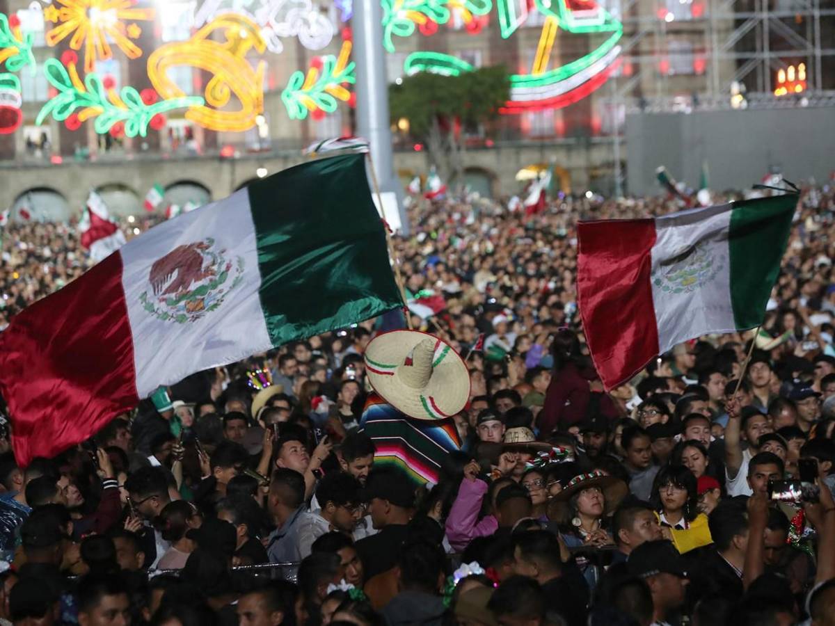 Zócalo desbordado, la mayor plaza pública de México vibra al grito de ¡Viva la independencia!