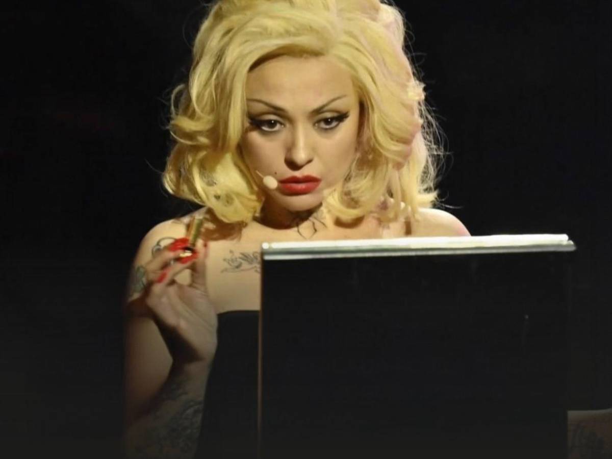 Mon Laferte llegará a Honduras con su Femme Fatale Tour