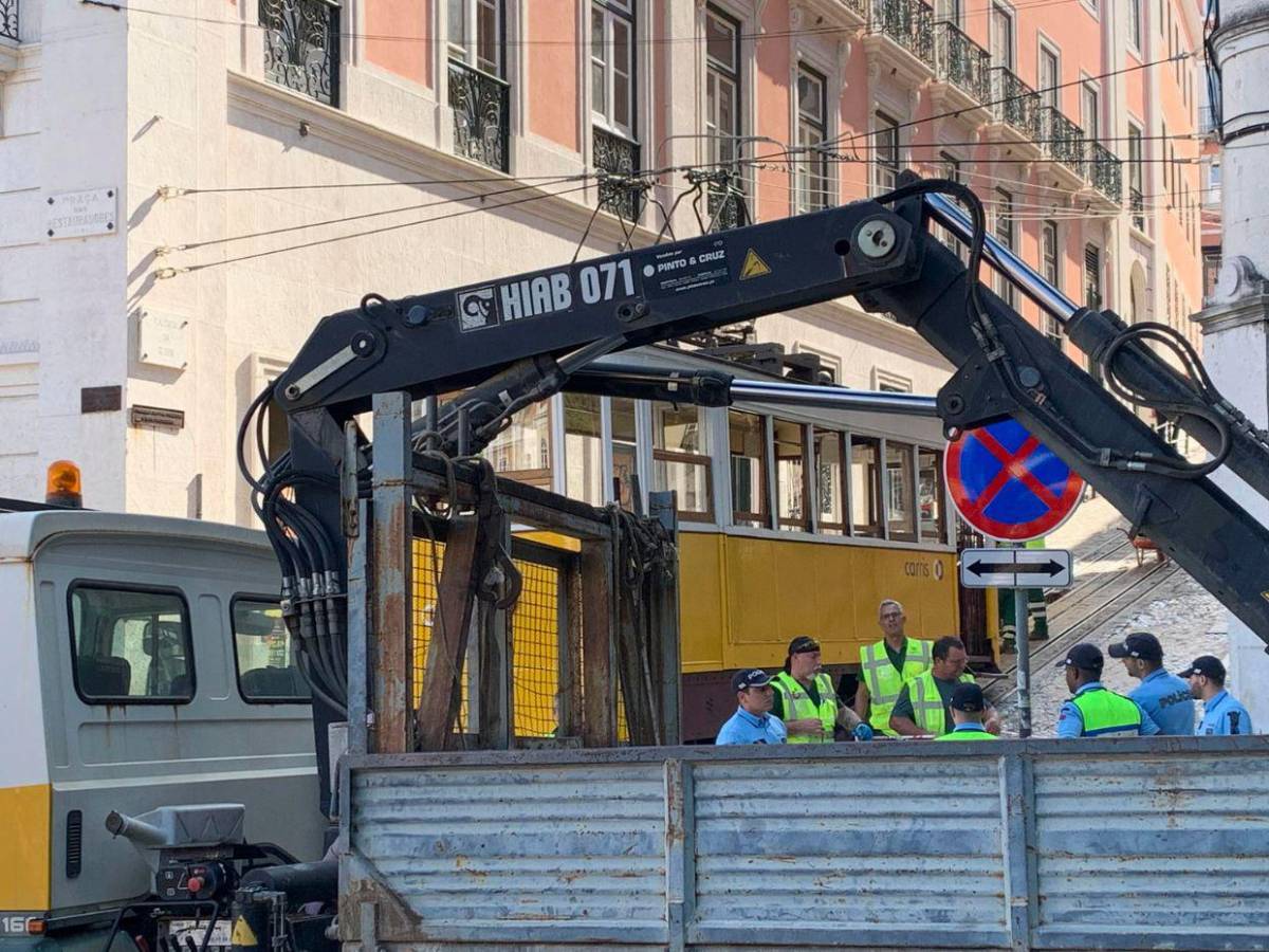 Mueren 16 personas tras fatal accidente de un ferrocarril en Portugal