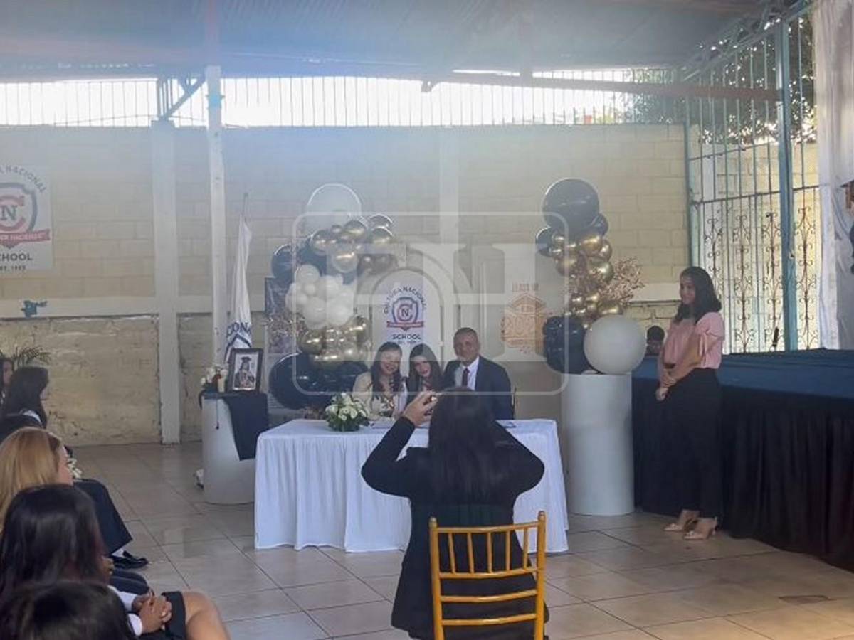 Sueño cumplido: entregan título a padres de Emily Torres, estudiante del Cultura Nacional School