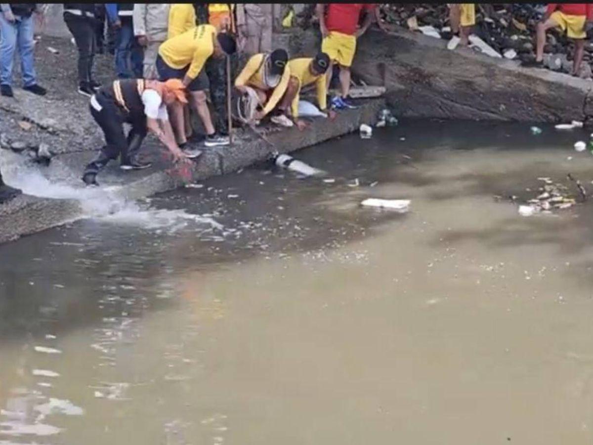 “Un laberinto sin salida”: así es el tenebroso túnel que se llevó al policía Kevin Pérez y al pequeño Eliú