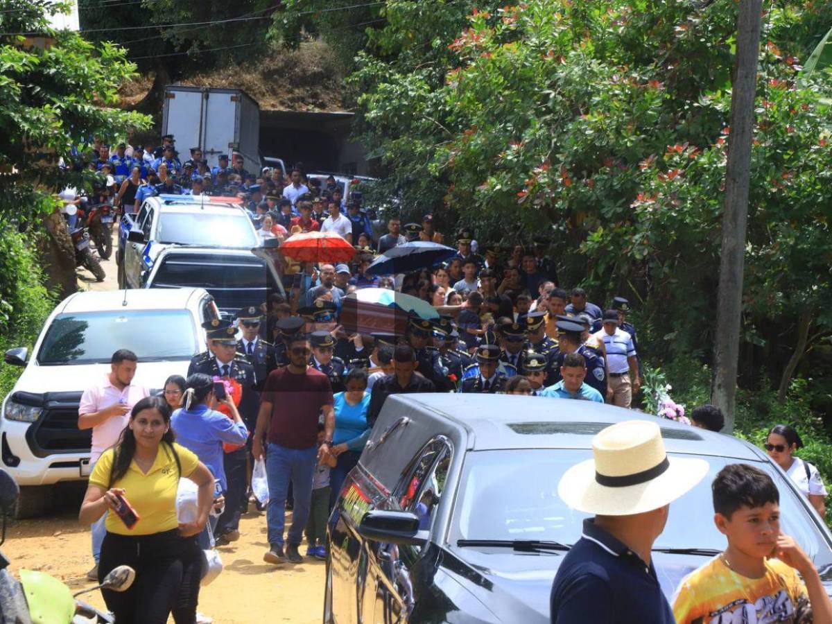 Multitud despide al inspector Kevin Pérez tras perder la vida para salvar a un menor