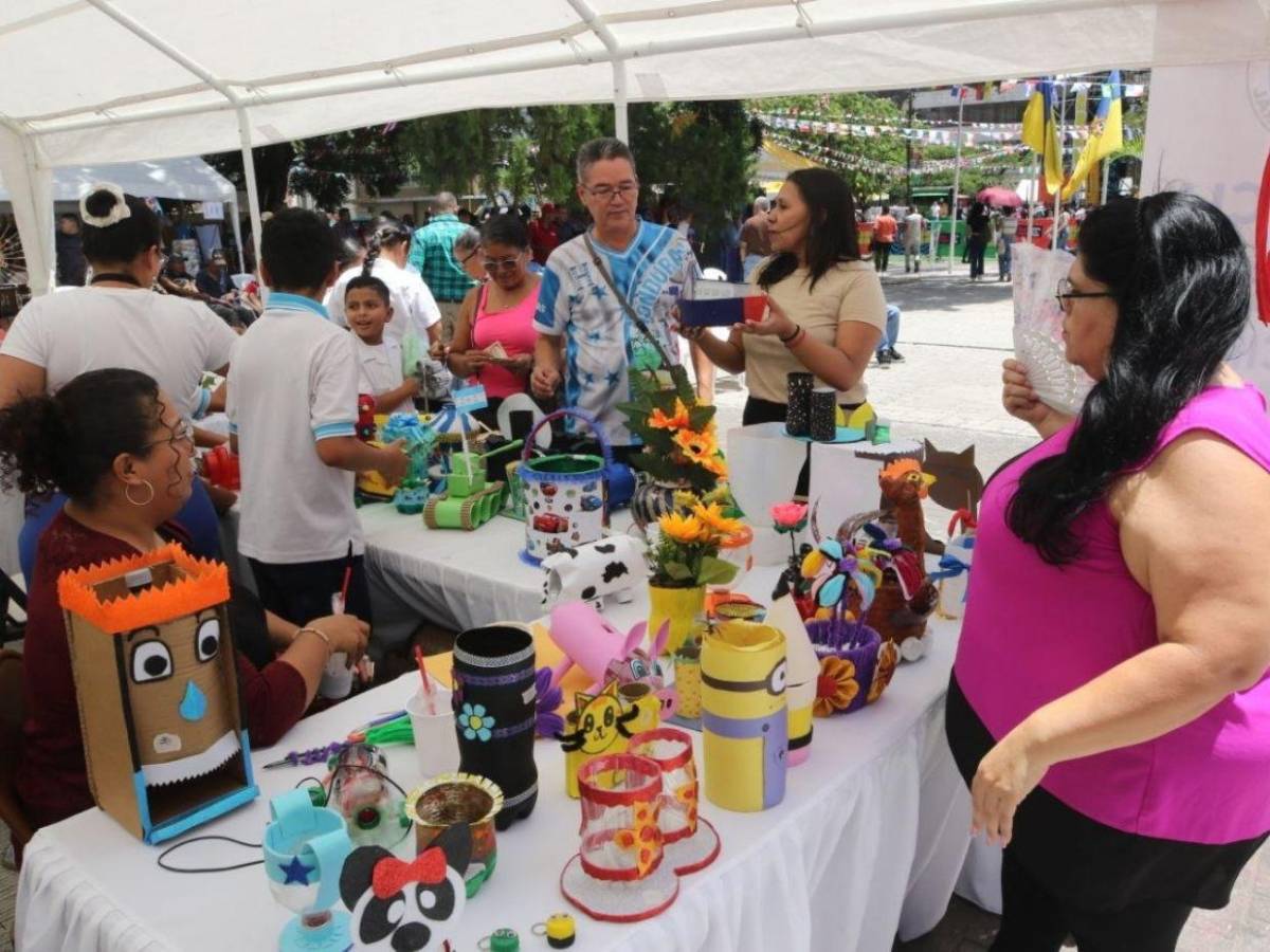 ¡Creatividad que salva al planeta! Escolares emprendieron con Feria de Reciclaje