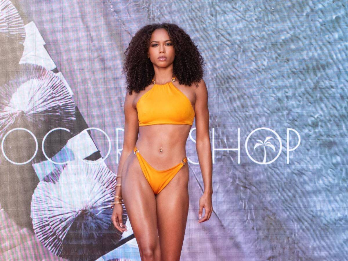 Bikinis 2026: regreso del tie dye y siluetas inspiradas en los 90