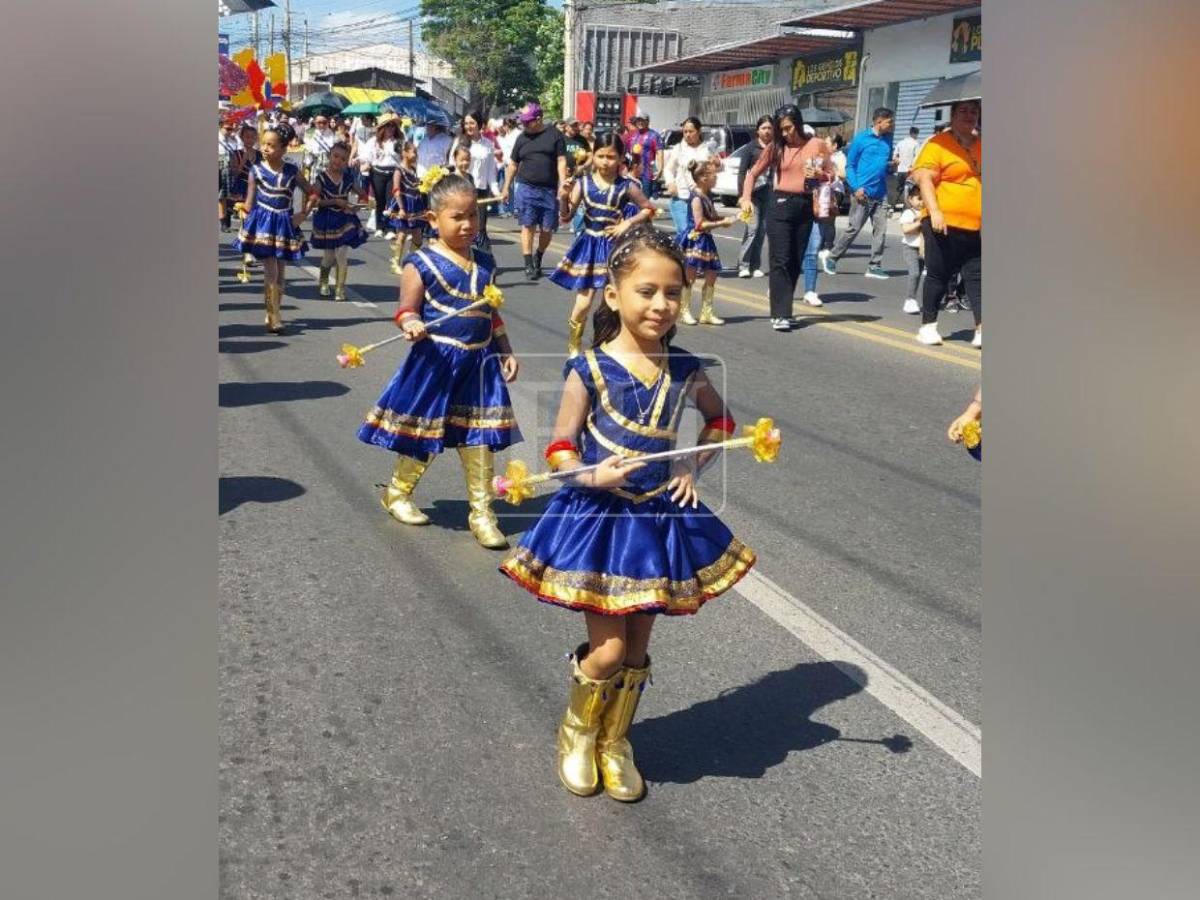 Música, color y ritmo: así se viven los desfiles escolares este domingo en la capital
