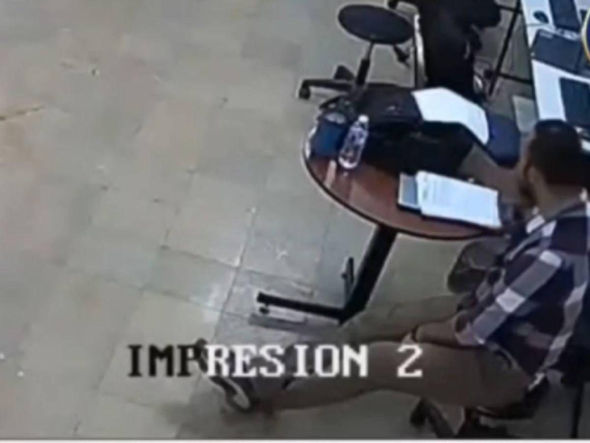 Cuadro a cuadro: así habrían intentado sustraer USB con documentos electorales, según denuncia en juicio político