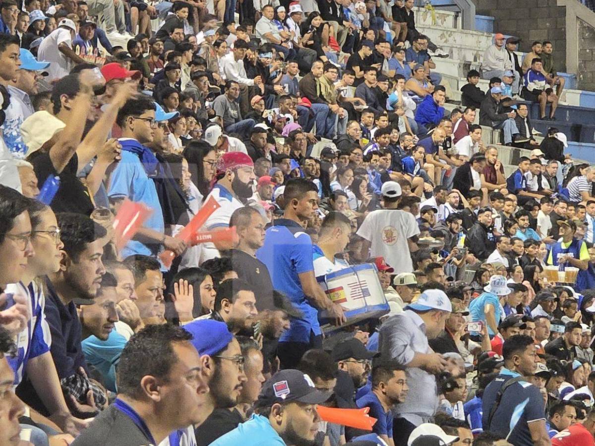 ¿A qué fue al sector de sol? Así lució Luis Redondo en el partido Honduras vs Antigua