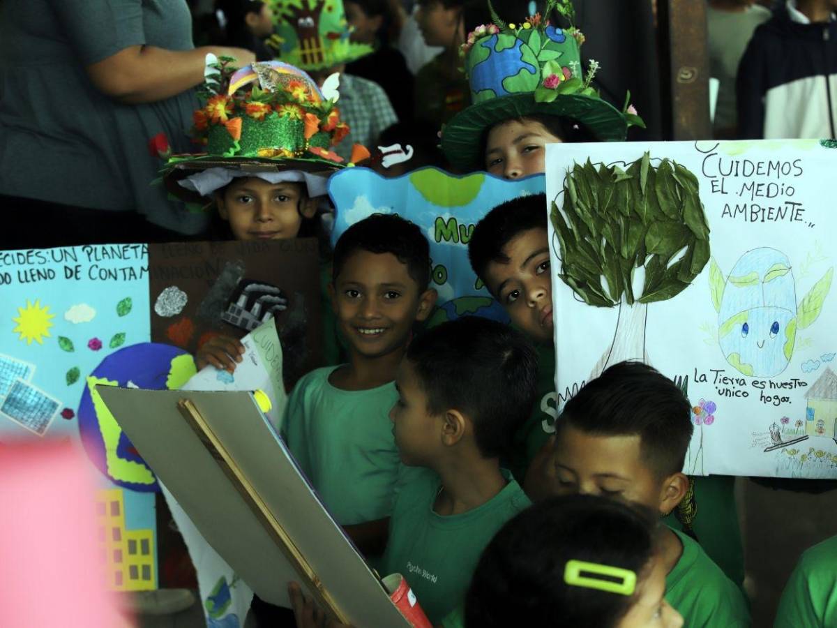 Disfraces, contacto con la tierra y juegos marcan tercera semana de Escuelas Amigables