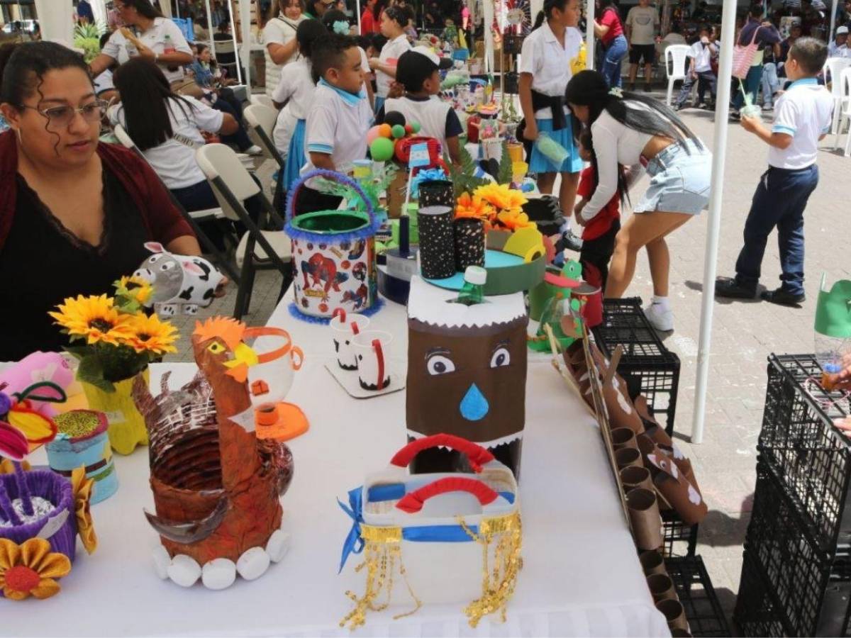 ¡Creatividad que salva al planeta! Escolares emprendieron con Feria de Reciclaje