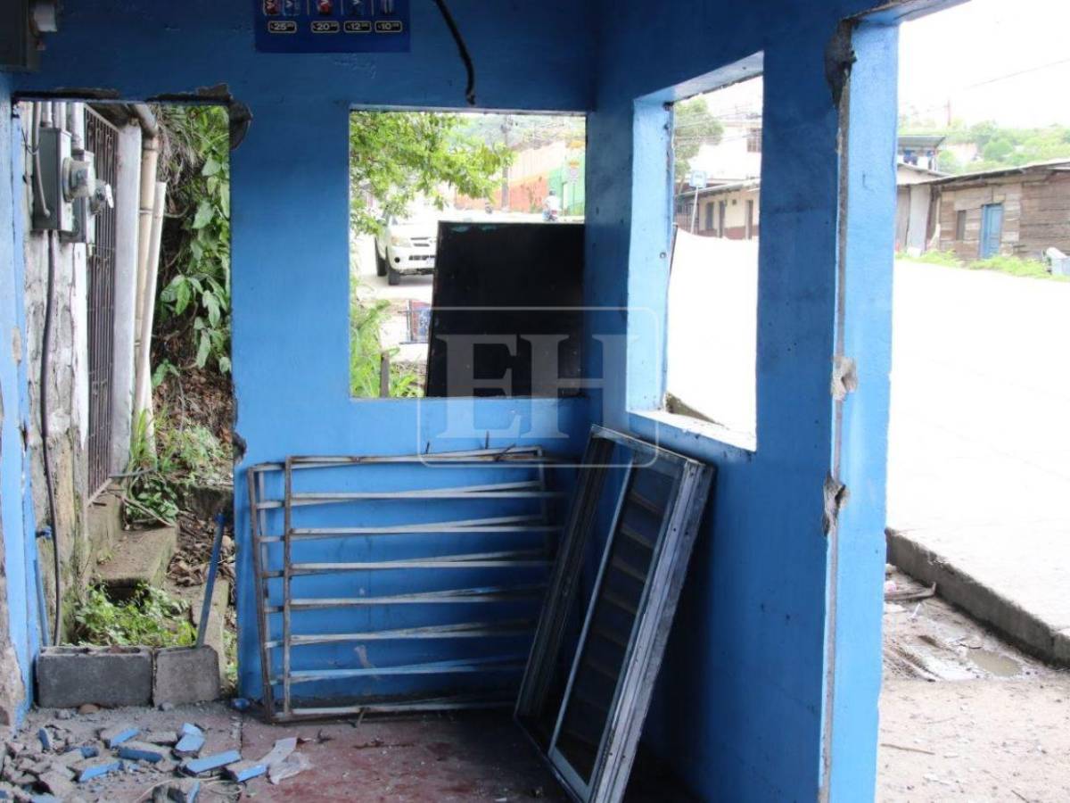 Para construir un tercer carril en la salida al sur: Comienzan con las demoliciones de viviendas