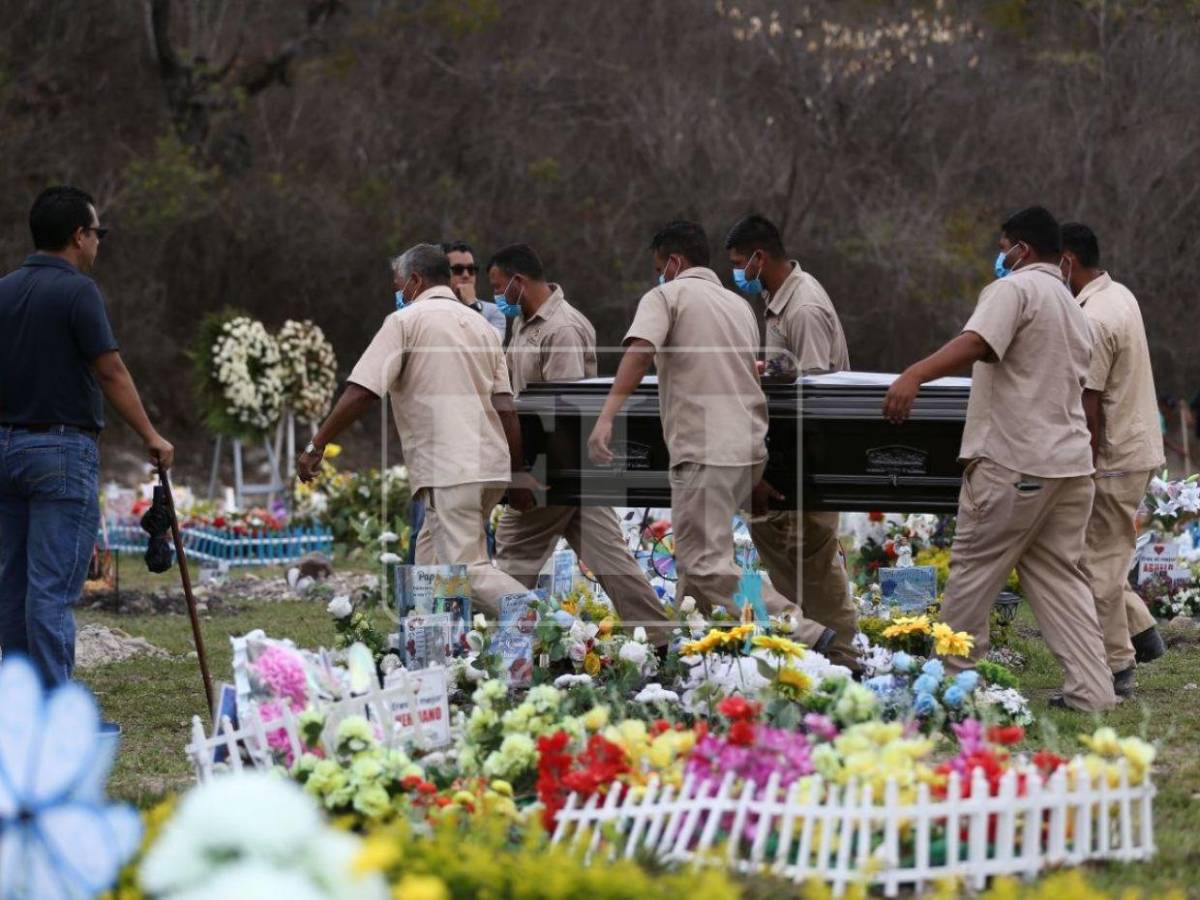 Entre lágrimas despiden a familia que murió en tragedia vial en Quimistán, Santa Bárbara