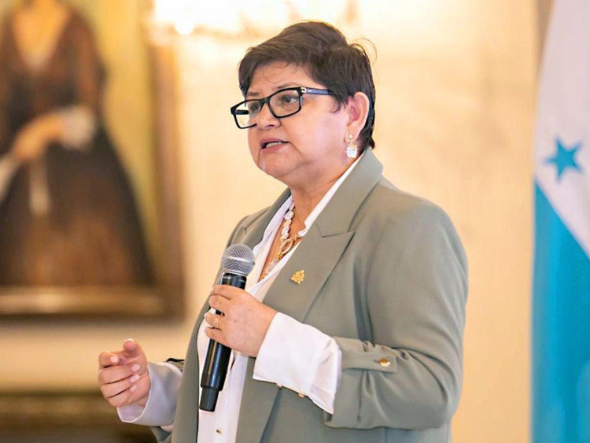 Aseguró su futuro: ¿Dónde trabaja Carla Paredes tras dejar Salud y cuánto gana?