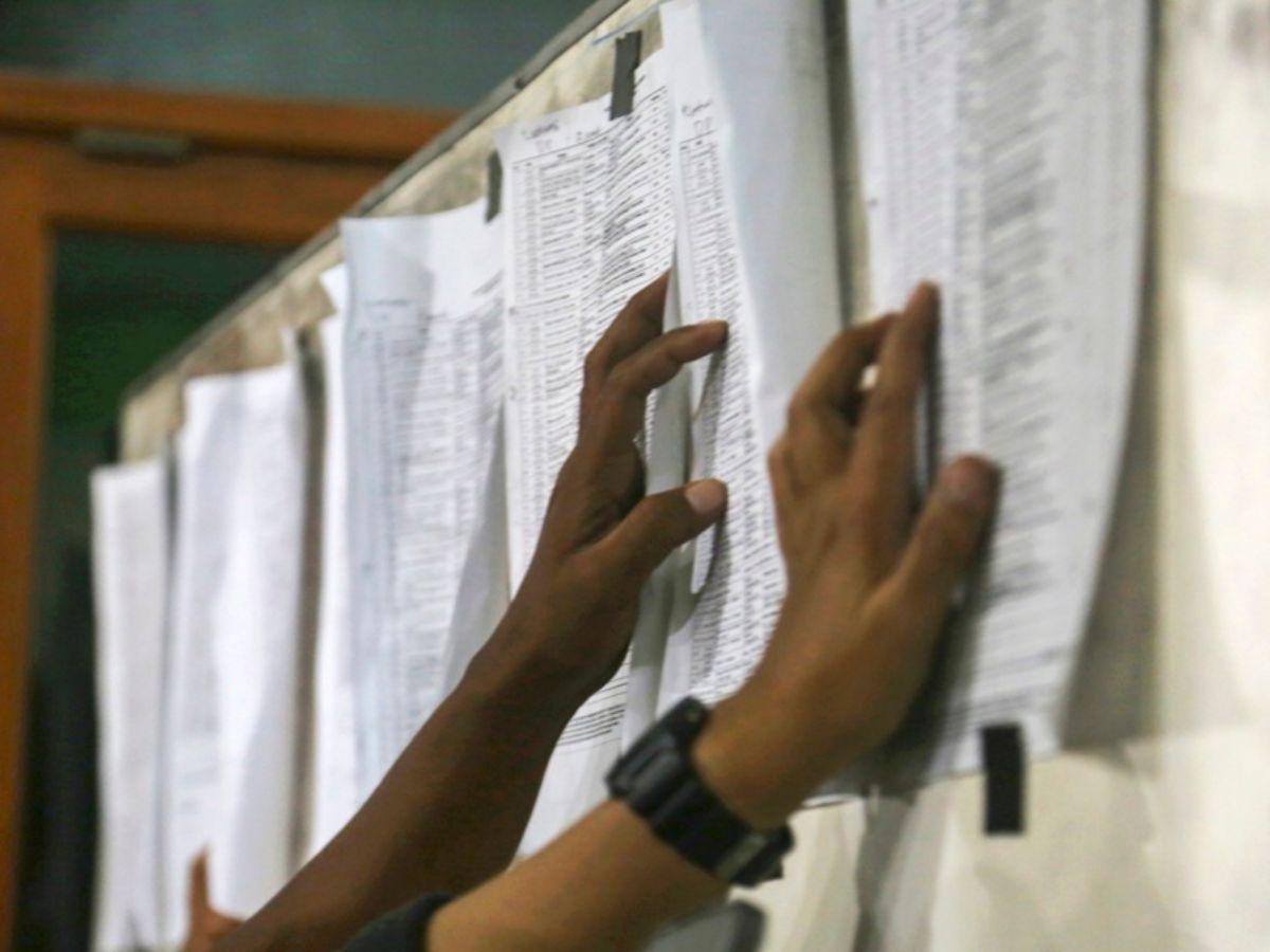 “No sé si sigue vivo o ya está muerto: Angustia tras el derrumbe de un internado en Indonesia