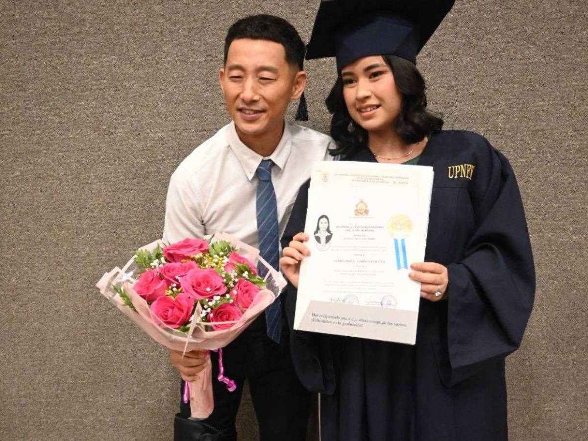 Yeimi Licona, prometida de Shin Fujiyama, obtiene su título universitario