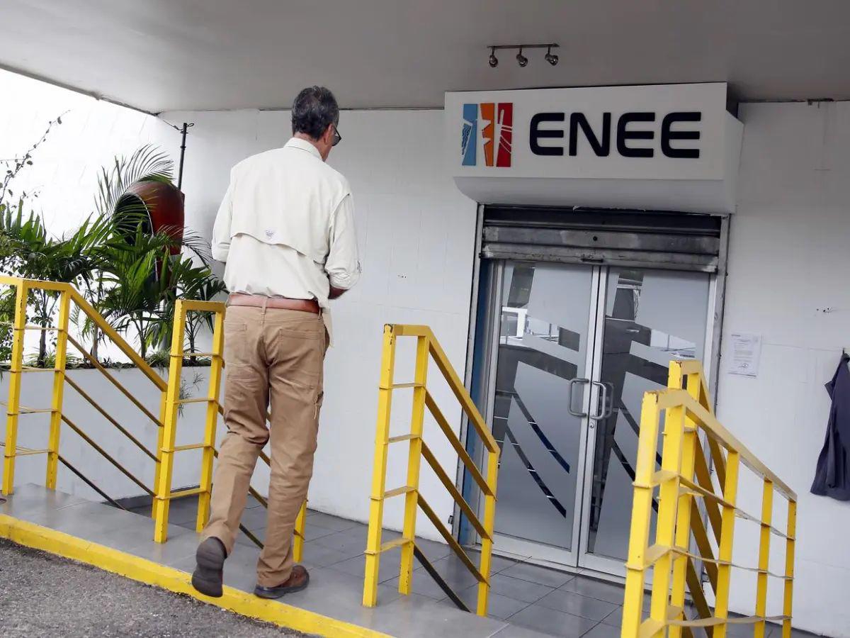 Cobros, líneas eléctricas y generación: ¿Cómo se dividirá la ENEE si se aprueban las reformas?
