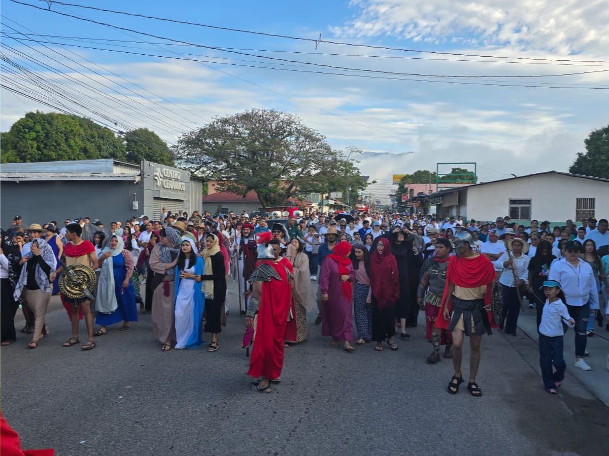 Devoción y fe: así se desarrolla el viacrucis en Olanchito, Yoro