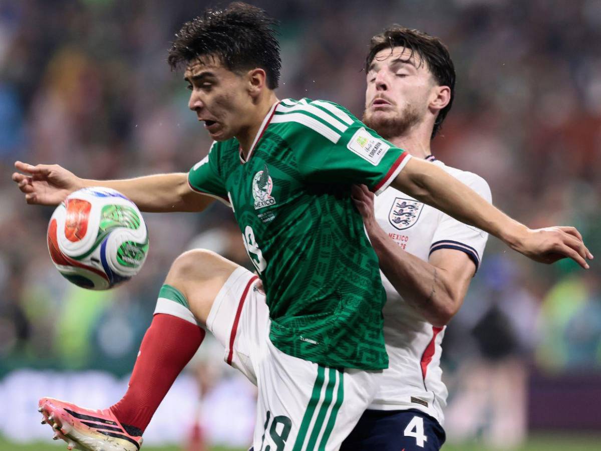 ¡En menos de una semana! Gilberto Mora pasó de jugar el Mundial 2026 a graduarse del colegio
