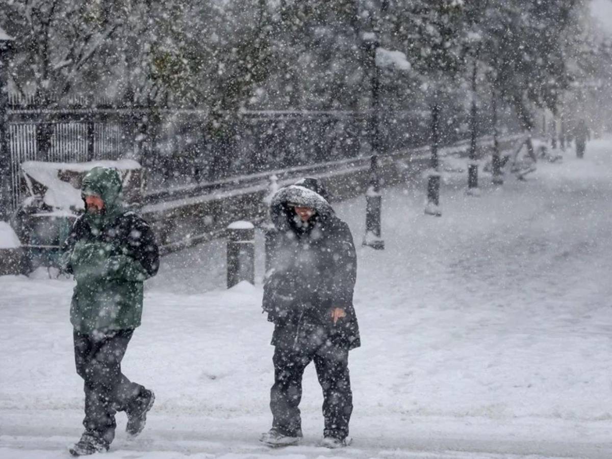 Pagarán 45 dólares por hora por retirar nieve: conozca cómo conseguir el empleo en NY, EE UU