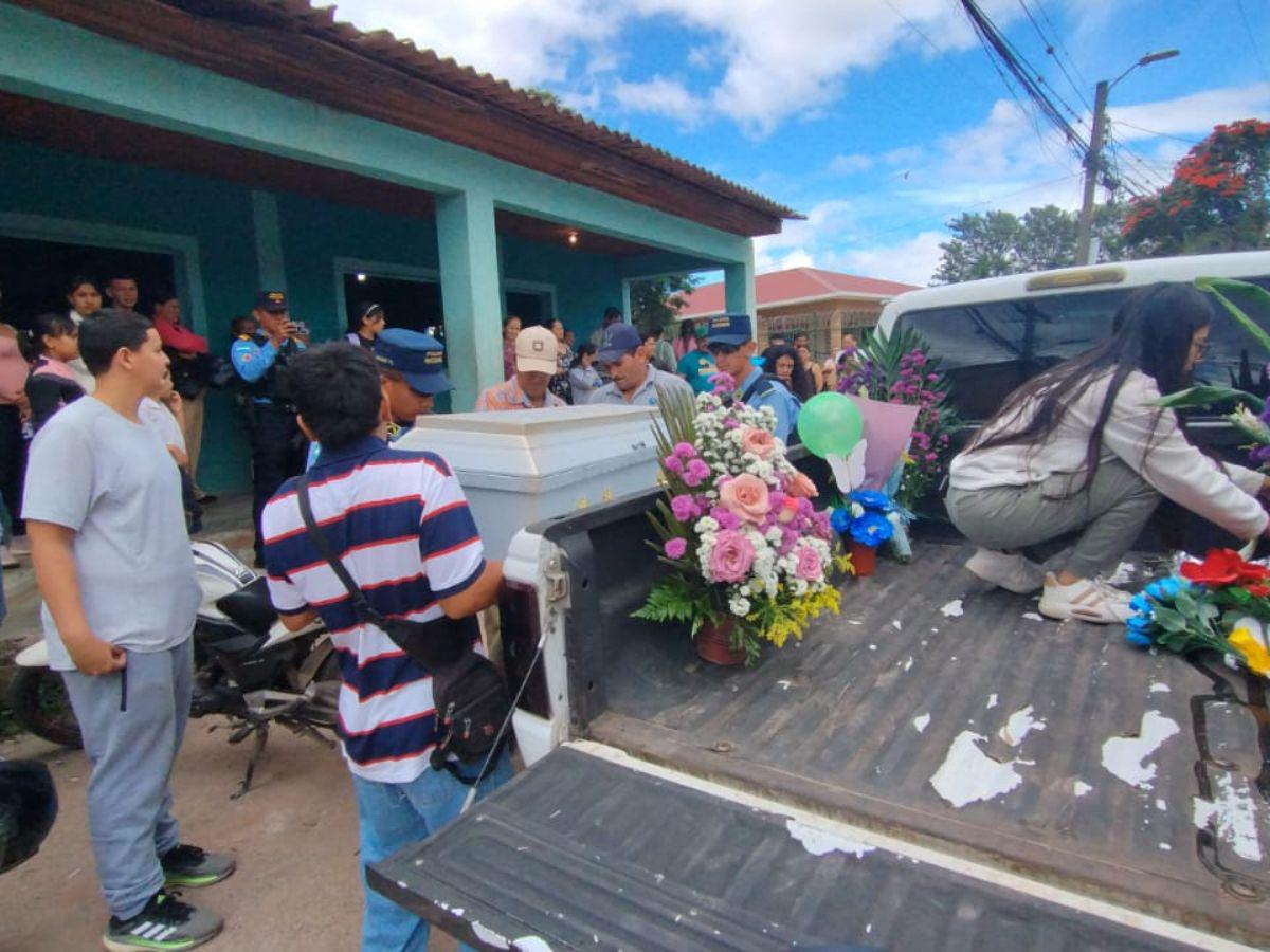 Lloran la muerte del pequeño Jhonny en El Tablón: con globos y alabanzas se despiden de él