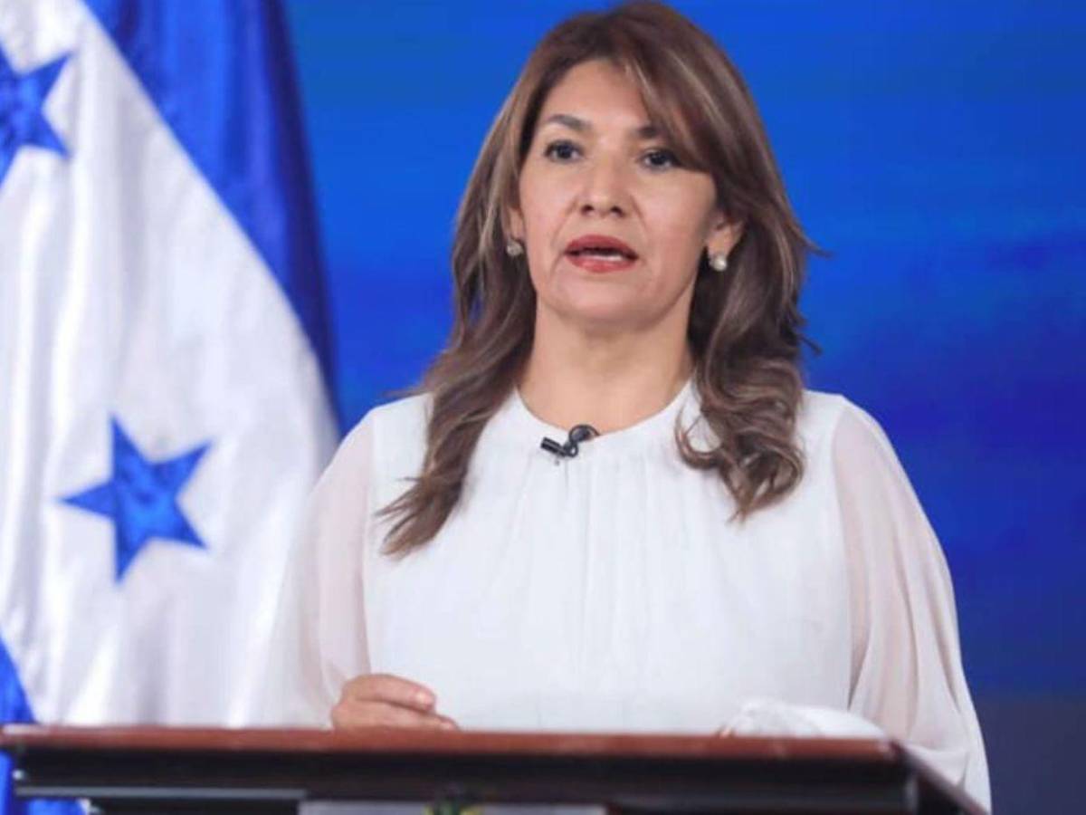 ¿De qué acusan a la exministra de Salud, Alba Consuelo Flores en Honduras?