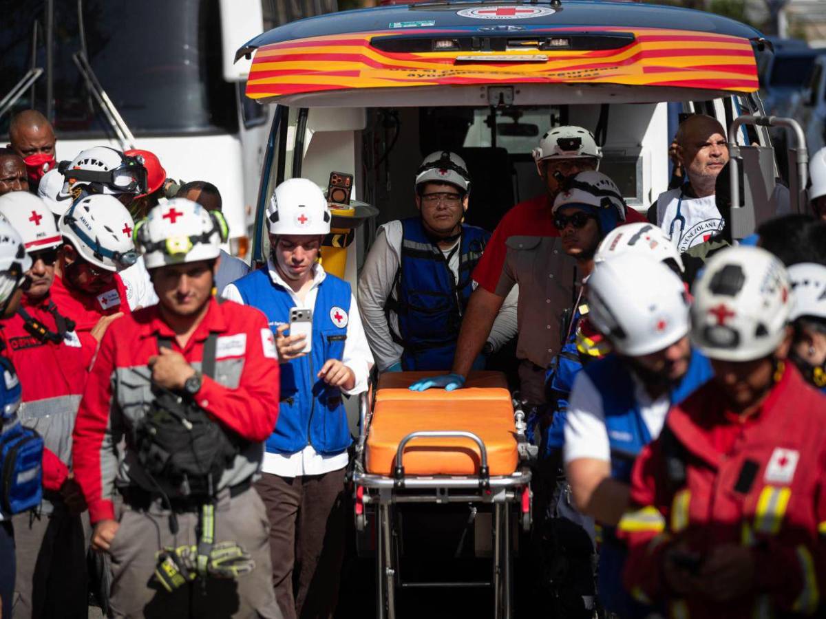 Buscan a 21 personas atrapadas en Venezuela tras terremotos: avisaron que están en una “cápsula de aire”