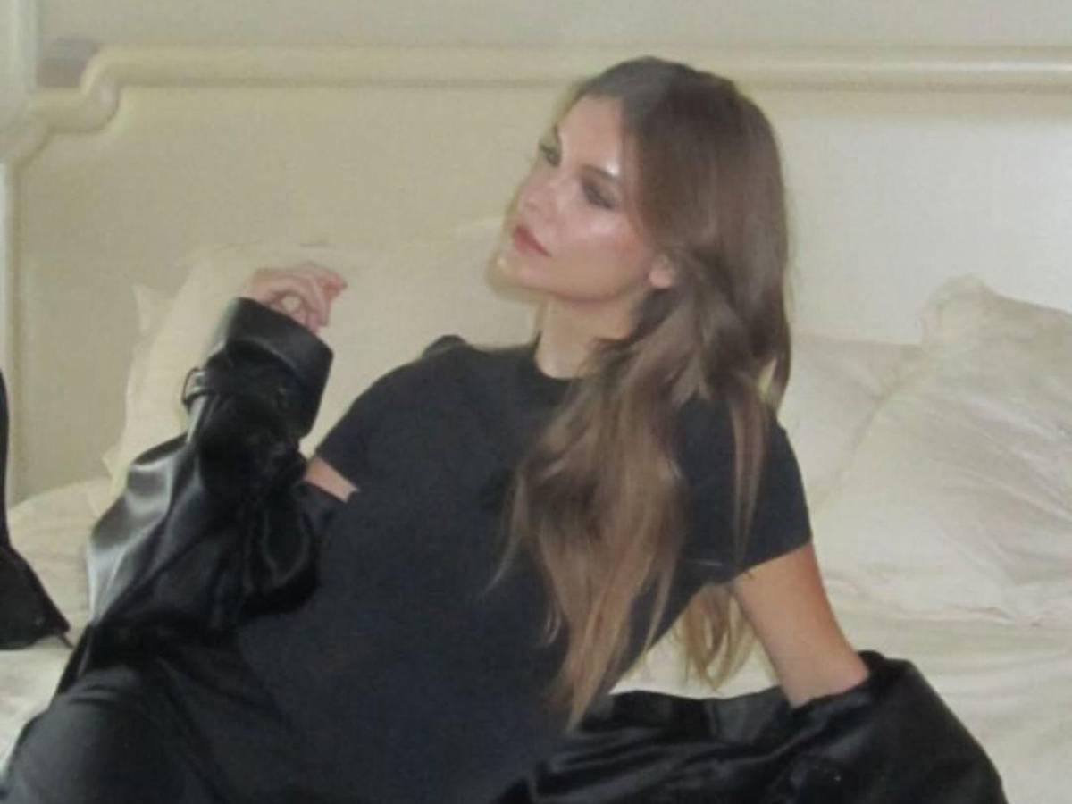 A semanas de dar a luz, Barbara Palvin se vuelve a poner las alas de Victoria’s Secret