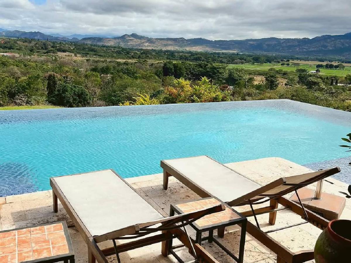 Novia de Agustín Auzmendi sorprende con reveladoras fotos en traje de baño: Así posó