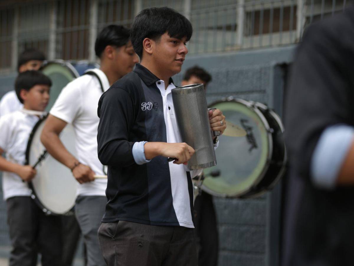 Con casi 60 integrantes, banda de guerra del ICVC dará espectacular show en desfiles