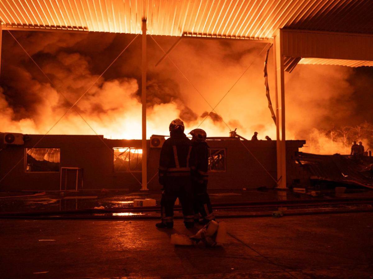 En fotos: explosión en zona industrial de Ezeiza, Argentina, desata infierno y deja 15 heridos