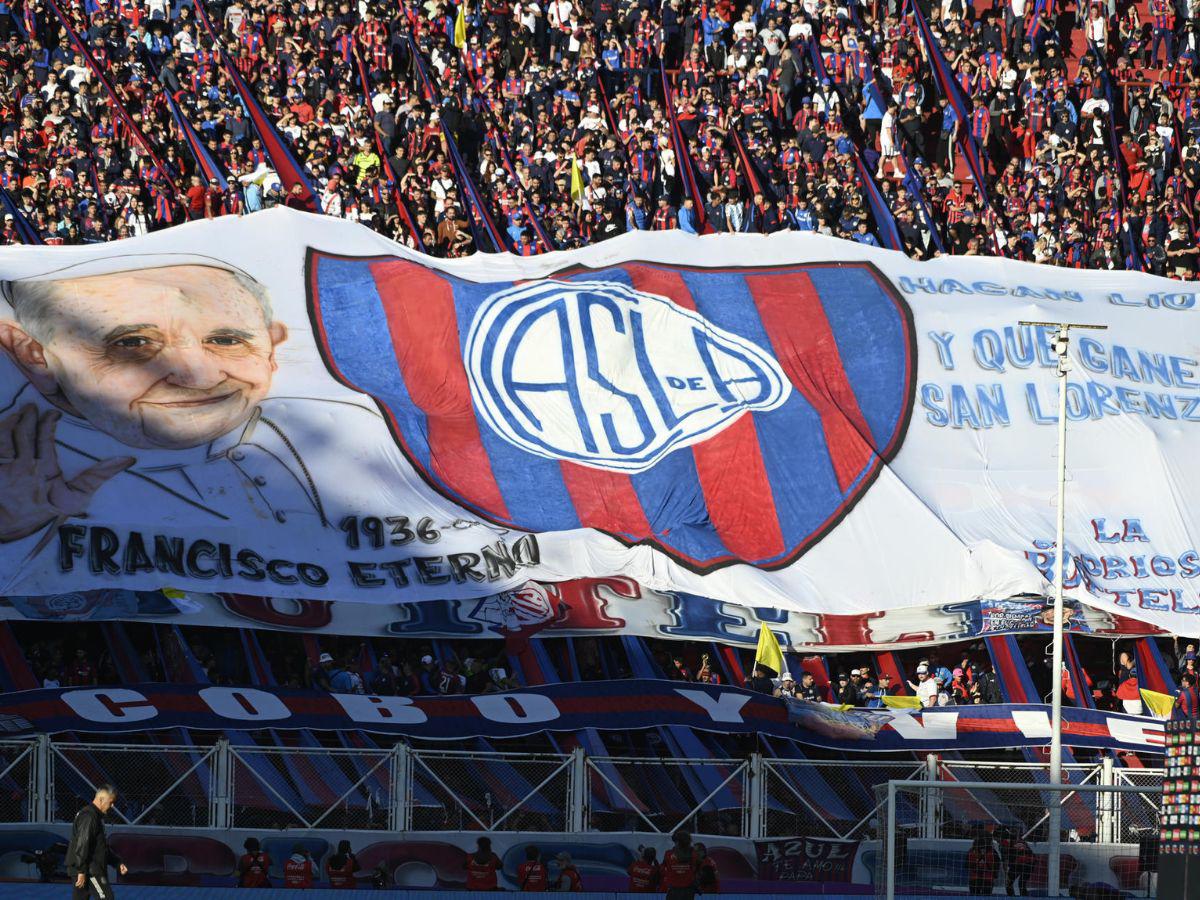Juntos por la Eternidad: Así se despidió un equipo de fútbol argentino del papa Francisco Juntos por la Eternidad: Así se despidió un equipo de fútbol argentino del papa Francisco