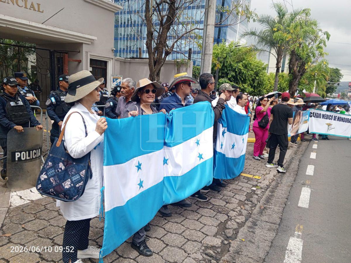 No tenemos miedo: Médicos llegan a Casa Presidencial para exigir respuestas a sus demandas