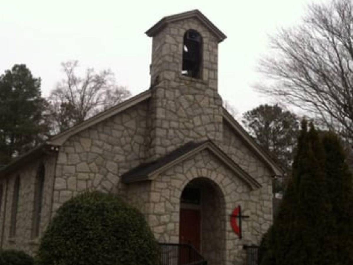 Pastor es acusado por explotación sexual infantil en Carolina del Norte