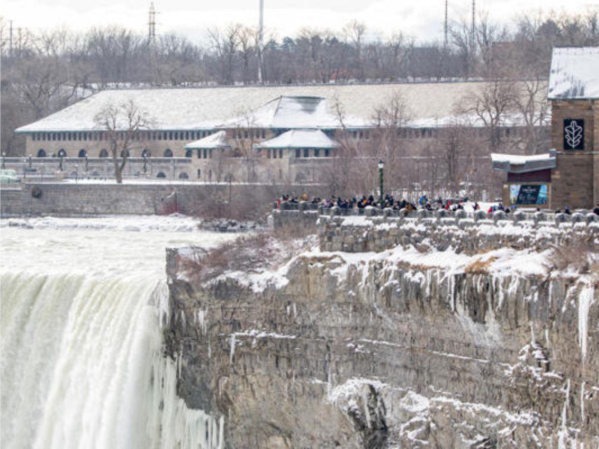 EN FOTOS: Cataratas del Niágara congeladas y bajo -55° por una masa de aire ártico