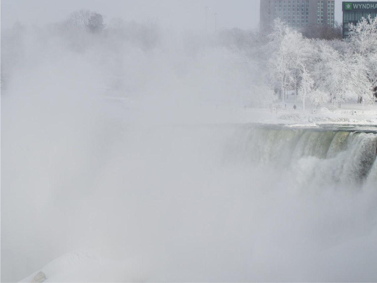 EN FOTOS: Cataratas del Niágara congeladas y bajo -55° por una masa de aire ártico