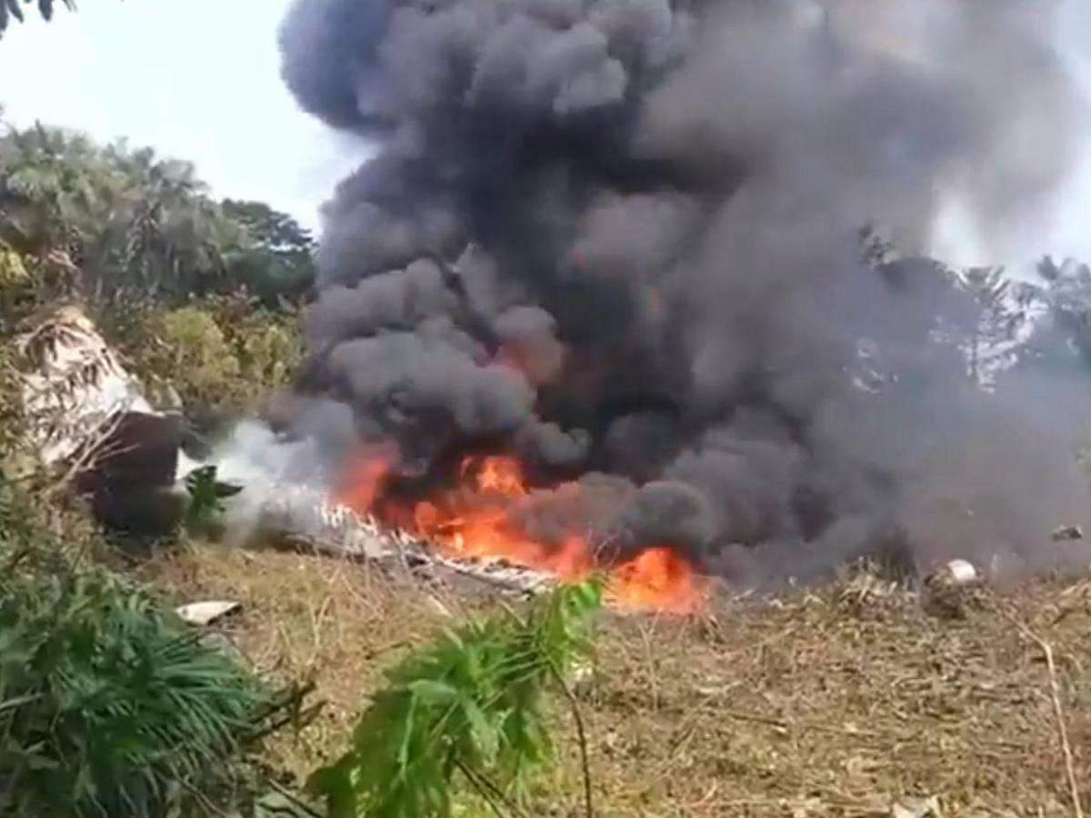 Hay 34 desaparecidos: accidente de avión en Colombia deja decenas de muertos y heridos