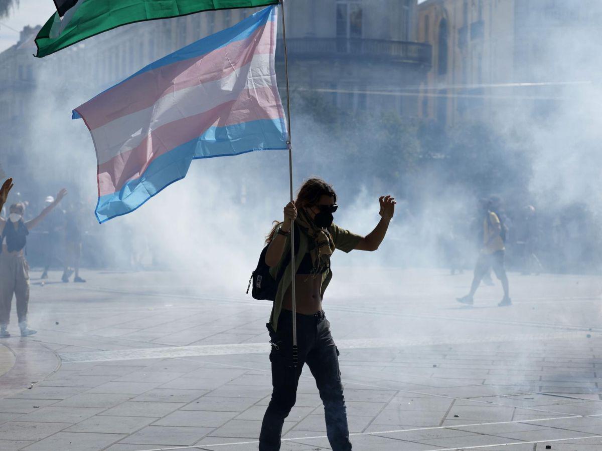 Manifestaciones en Francia: 200 detenidos y bloqueos en autopistas y trenes