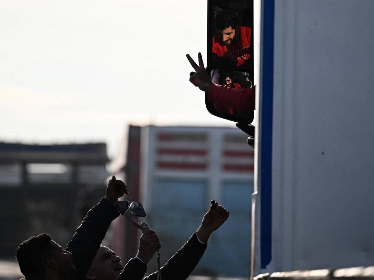 Tras larga espera en la frontera de Egipto, ayuda humanitaria ingresa a Franja de Gaza