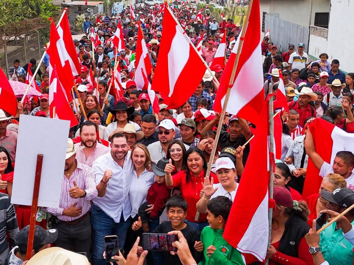 Jorge Cálix inicia su cierre de campaña recorriendo Puerto Cortés