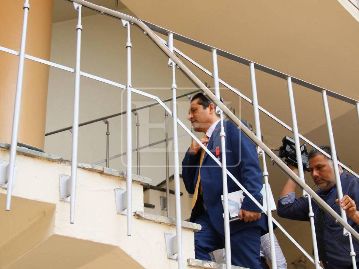 La verdad me asiste: llegada de Mario Morazán al CN para audiencia de juicio político