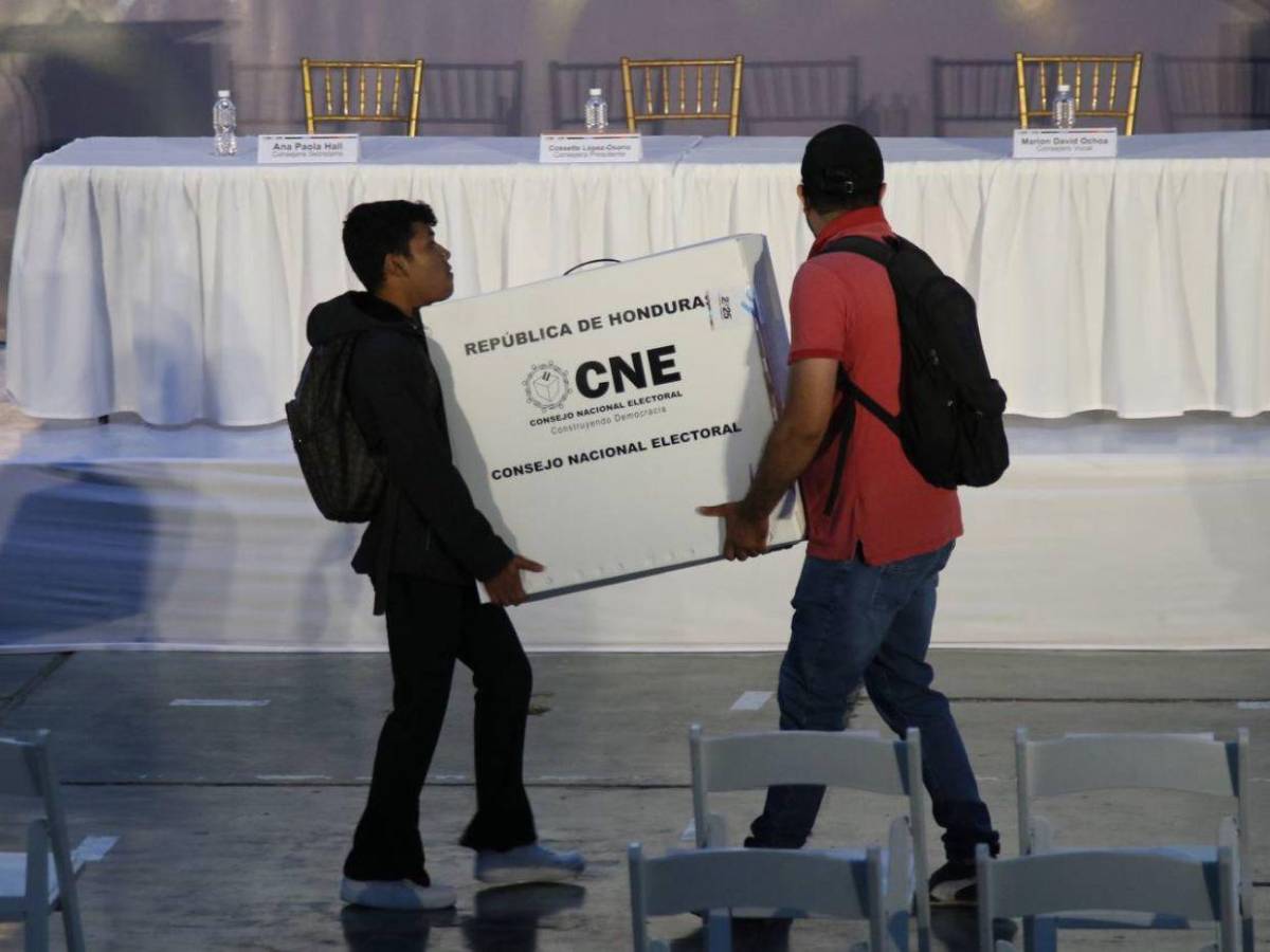 Con urnas aún cerradas y banderillazo arrancan las votaciones en elecciones primarias en Honduras