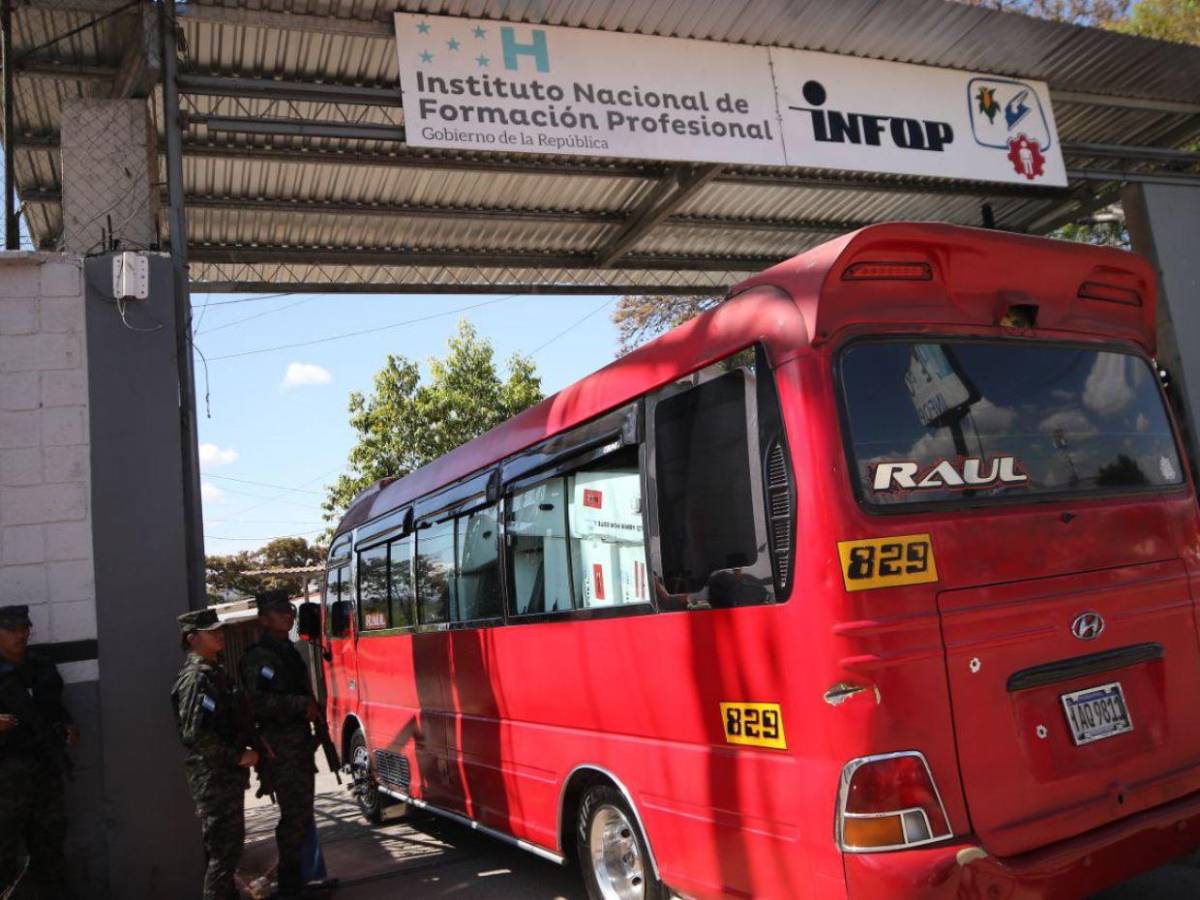 En buses colectivos y camiones empieza a retornar las maletas electorales al Infop