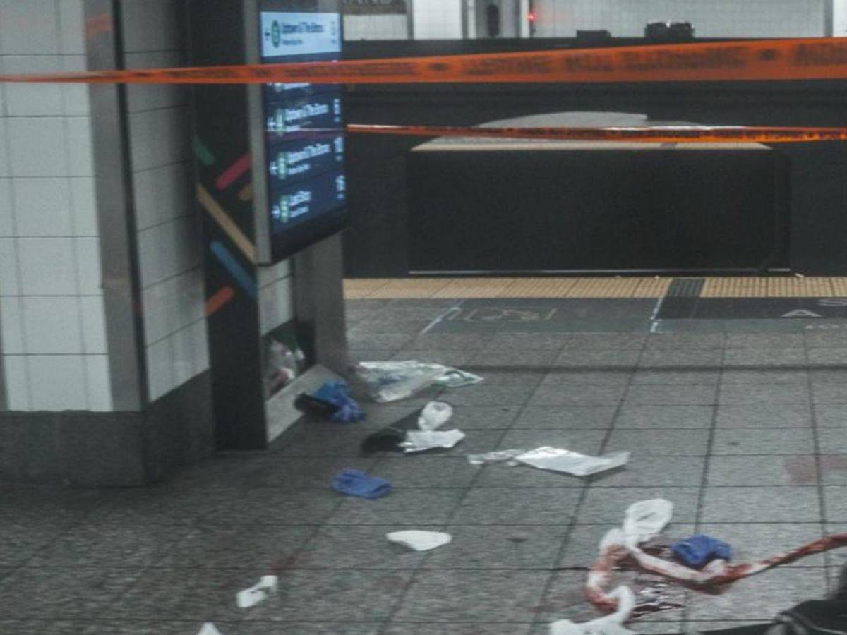 Abaten a hombre que apuñaló a tres personas en metro de Nueva York: decía ser “Lucifer”