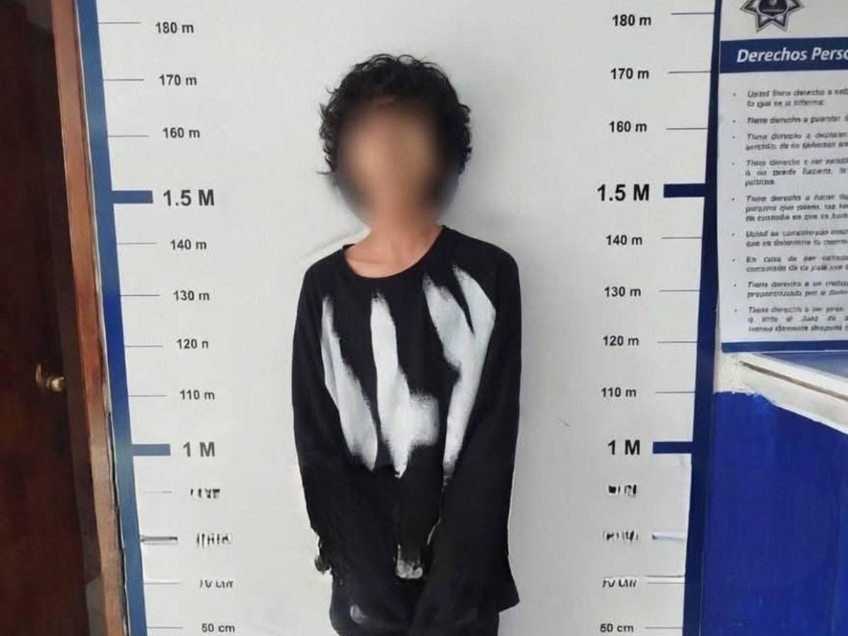 Usó un rifle AR-15: Estudiante mata a dos profesoras en colegio de Michoacán