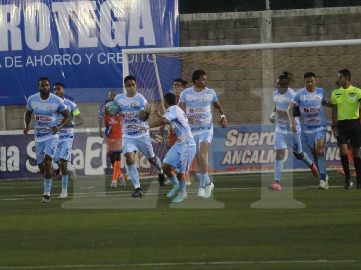 Una hermosura: Revelan quién es la enfermera del Génesis PN que enamoró en Choluteca