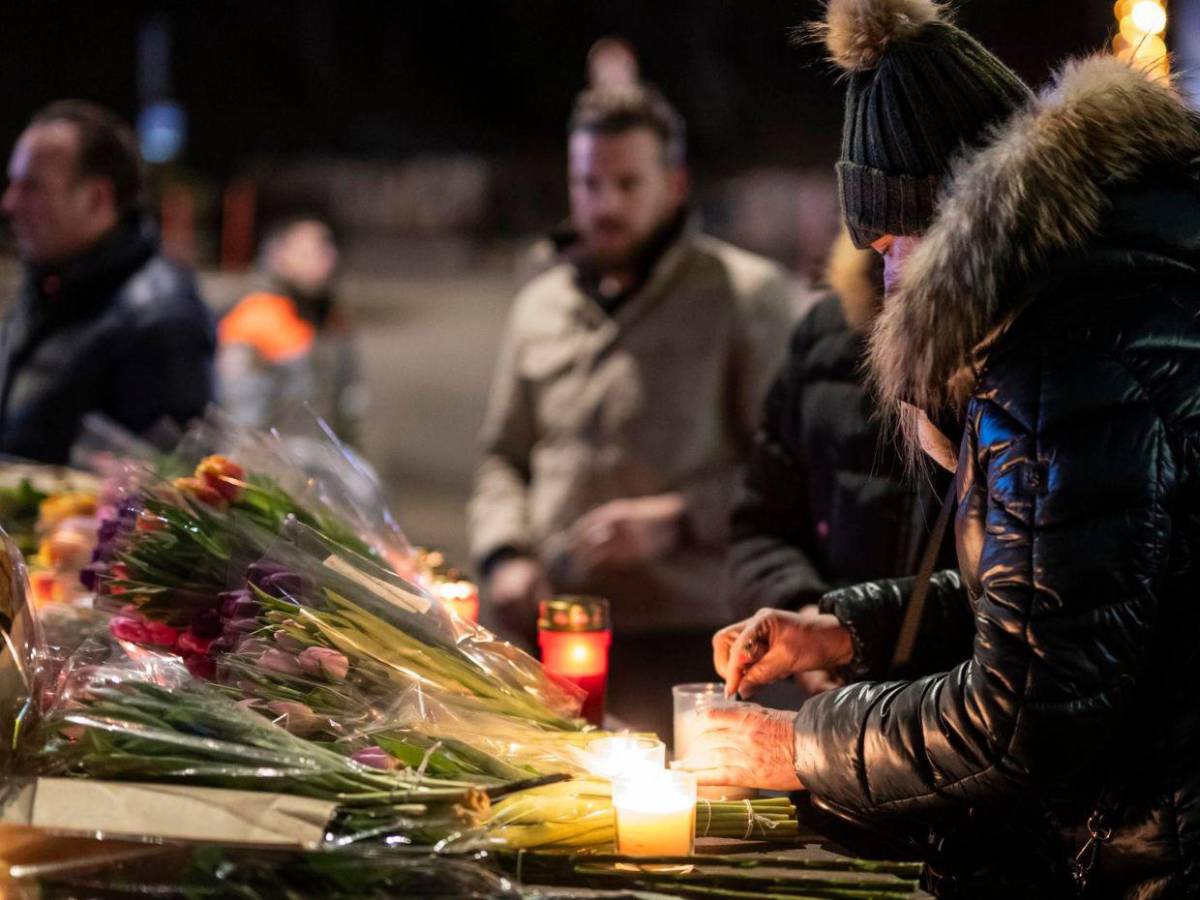 Vigilia recuerda a las víctimas del incendio de Crans Montana, Suiza
