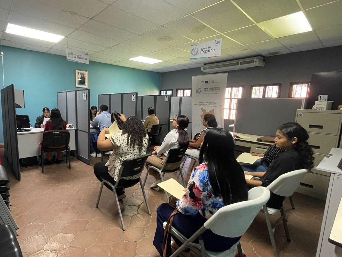 ¿Cómo se puede encontrar una vacante laboral a través del sitio web “Sí Empleo”?